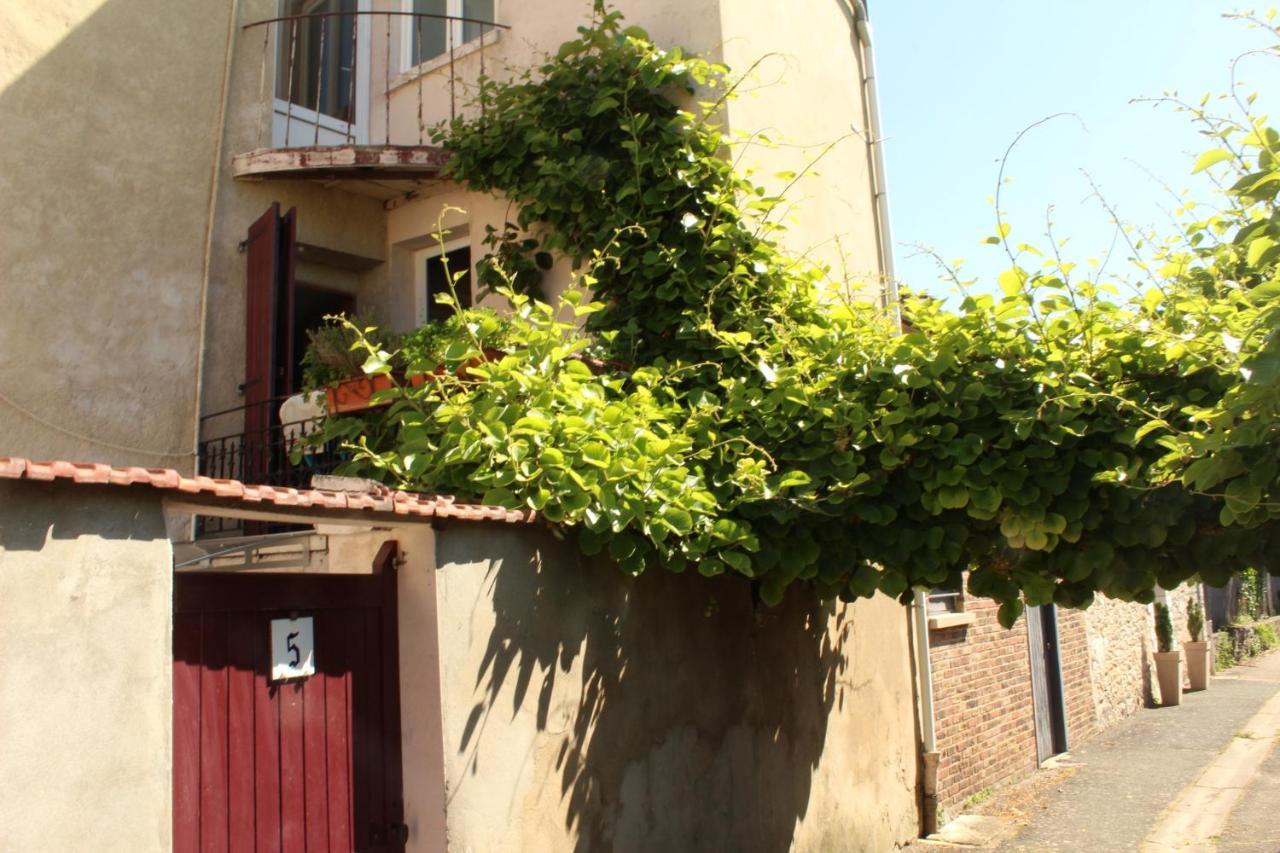 Gite Ancien Relais De Saint-Jacques Apartment La Roche-Guyon Exterior photo